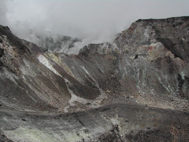 Dampfende Wand am südwestl. Krater des Turrialba